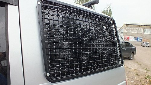 Защита задних боковых стекол (сетка) на УАЗ Патриот