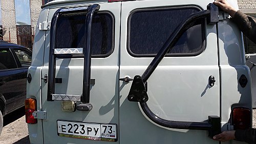 Кронштейн  запасного колеса синхронный на заднюю дверь УАЗ 452