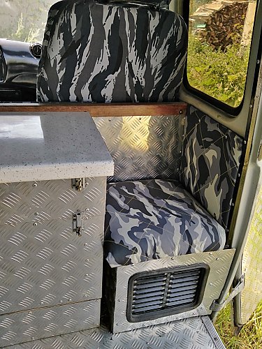 Пуф-тумба в алюминиевой обшивке, за перегородку УАЗ 452/оксфорд
